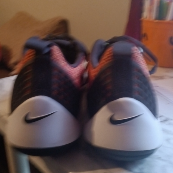 Shoes - Picture 2 of 6